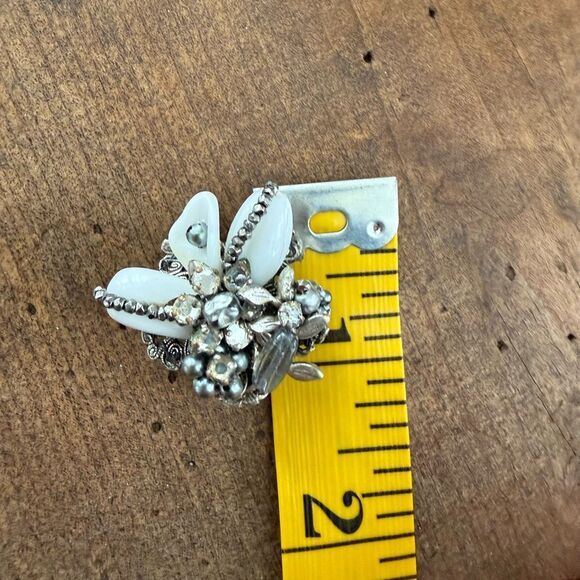 Vintage 50s Robert White Bead Silver Tone Rhinestone Faux Pearl Clip On Earrings - Picture 7 of 7